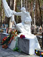 Памятник на братской могиле воинам, умершим от ран в госпиталях г. Тавды в 1941-1945 гг., Россия, Свердловская область, Тавда