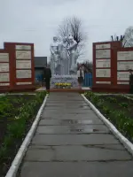 Монументальная скульптурная группа «Скорбящие вдовы», Комсомольская улица