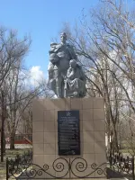 Воинское захоронение № 232. Памятник «Воин Советской Армии и скорбящая мать», Россия, Воронежская область, Павловский район, село Александровка-Донская