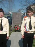 Стела-мемориал погибшим односельчанам в ВОВ, обелиск комиссару Гражданской Войны и ветерану-полковнику ВОВ, односельчанину Хабибуллину, Россия, Республика Татарстан, Высокогорский район, село Альдермыш