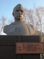 Памятники Героям Советского Союза Ивану Федоренко, Владимиру Рублевскому и Григорию Добродомову, проспект Ленина