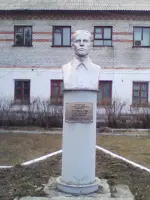 Бюст Героя Советского Союза Заслонова Константина Сергеевича, Россия, Хабаровский край, Вяземский, Привокзальная площадь