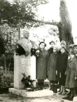 Памятная плита на месте гибели В. П. Годыны, Большая Революционная улица