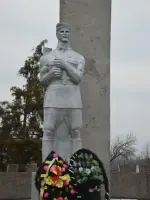 Памятник солдату-освободителю в посёлке Первомайском, ул.Советская