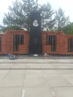 Братская могила советских солдат и офицеров, павших в боях с японскими милитаристами в августе 1945 года, улица Кирова