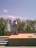 Памятник на братской могиле воинам, павшим в годы Великой Отечественной войны в с. Эдиссия, Улица Свердлова