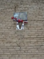 Мемориальная доска на 50 доме в п. Зелёный Крючкову Ивану Константиновичу, Россия, Московская область, Ногинский район, поселок Зеленый