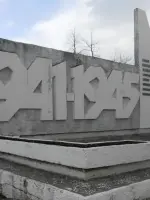 Памятник Уральскому добровольческому танковому корпусу, площадь Фронтовиков