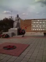 Мемориальный комплекс «Скорбящая мать» и площадь земляков - Героев Советского Союза, Россия, Самарская область, Богатовский район, село Богатое