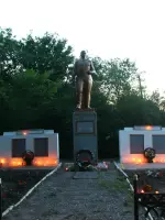 Памятник «Воинам-землякам, погибшим в Великой Отечественной войне 1941−1945 гг. от односельчан», Россия, Оренбургская область, Новосергиевский район, село Старая Белогорка
