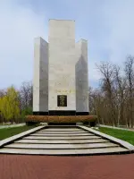 Братская могила мемориала авиаторов - Ростов-на-Дону, парк Авиаторов, парк Авиаторов