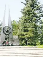 Памятник работникам Смоленского авиационного завода, погибшим в годы Великой Отечественной войны, улица Фрунзе