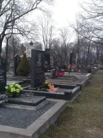 Мемориальное кладбище «Коммунистическая площадка Александро-Невской Лавры», набережная реки Монастырки