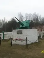 Памятный знак «Артиллеристам Северо-Западного фронта»., Россия, Новгородская область, Демянский район, поселок городского типа Демянск