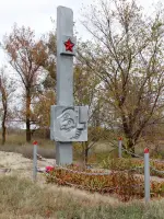 Братская могила у дороги - автострада Волгоград-Шахты, Суровикинский район, Волгоградская область, Россия, А-260