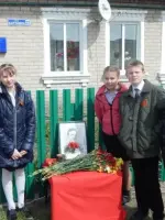 Памятная информационная табличка, Россия, Брянск, поселок Октябрьский, улица Катунина, 22