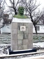 Памятник – бюст Воробьеву Николаю Тимофеевичу Герою Советского Союза с. Воробьевка Республика Калмыкия, Россия, Республика Калмыкия, Приютненский район