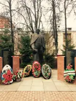 Памятник воинам-землякам, Россия, Москва, поселок подсобного хозяйства Воскресенское, 13А