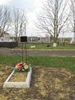 Мемориальный комплекс «Воинам односельчанам павшим в борьбе за Родину 1941−1945 гг», Россия, Курская область, Черемисиновский район, деревня Хмелевская