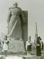 памятник воздвигнут в память воинов, павших в годы Великой Отечественной войны, Россия, Курганская область, Сафакулевский район, село Сафакулево