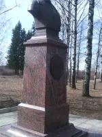 Памятник адмиралу <nobr>Н. Г. Кузнецову</nobr>., сквер Речников