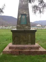 Памятник воинам, павшим в Великой Отечественной войне 1941−1945 г. г. от учащихся МСШ, Россия, Республика Дагестан, Кайтагский район, село Маджалис
