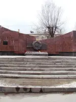 Братская могила воинов 39-й гвардейской, 193-й и 45-й стрелковых дивизий, проспект Металлургов