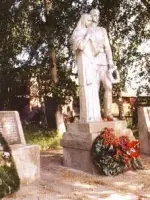 Памятник «Скорбящая мать», Октябрьская улица