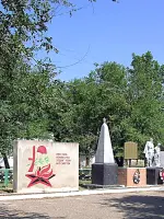 Памятник – мемориал в честь Победы над фашистской Германией и в память односельчанам, погибших на фронтах ВОВ c. Воробьевка Приютненски, Россия, Республика Калмыкия, Приютненский район, село Воробьевка