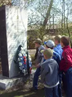 Памятнику ушедшим и не вернувшимся работникам СХТ ст. Казанской 1941-1945 г.г., Россия, Ростовская область, Верхнедонской район, станица Казанская, улица Маяковского