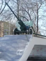 Памятник в честь бойцов 174-го отдельного противотанкового артдивизиона им. Комсомола Удмуртии, улица Ленина