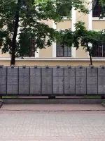 Памятник погибшим на фронтах и в блокаде Ленинграда студентам, сотрудникам, преподавателям ЛИИЖТ., набережная реки Фонтанки