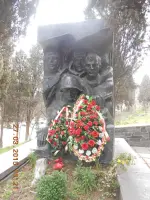 Братская могила воинов Советской Армии в г. Алушта (возле винзавода), улица Ленина