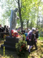 Братская могила воинов Великой Отечественной войны в селе Великая Топаль Клинцовского района Брянской области, Октябрьская улица