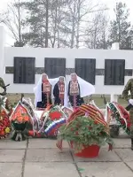 Монумент «Во все века нет памяти священней…», Россия, Республика Башкортостан, городской округ Межгорье, поселок Татлы