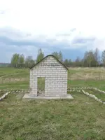 Памятный знак на месте сожженной деревни Нефедоровщина, Россия, Смоленская область, Ярцевский район, деревня Зайцево