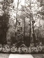 Братская могила советских воинов /1941-1945гг./ в п. Пряжа /памятник истории/, Россия, Республика Карелия, Пряжинский район, поселок городского типа Пряжа, Советская улица
