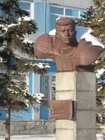 Бюст Героя Советского Союза Владимира Ефимовича Смирнова, улица Кулагина