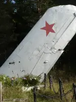 Могила неизвестного летчика /1941г., захоронен в 1991 г./ 8-й км шоссе Пряжа-Петрозаводск, остановка «Площадка» /памятник истории/, Россия, Республика Карелия, Пряжинский район, поселок Площадка