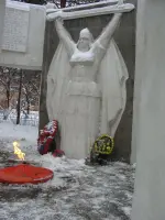 Памятник погибшим в годы ВОВ жителям поселка Ревякино, Советская улица