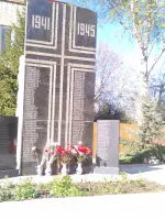 Памятник погибшим землякам в селе Речицы, Центральная улица
