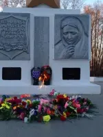 Обелиск Славы, Театральная улица