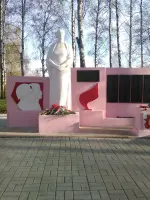 Памятник «Скорбящая мать» воинам-торфяникам, Россия, Ярославская область, Ярославский район, садовое товарищество Березка-1