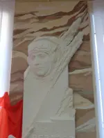 Мемориальная доска и барельеф, посвящённые Герою Советского Союза Аркадию Степановичу Черезову, Советская улица