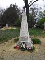 Братская могила на сельском кладбище, Россия, Воронежская область, Верхнемамонский район, село Ольховатка