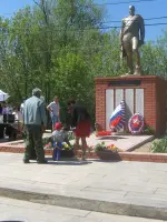 Памятник погибшим односельчанам., Россия, Саратовская область, Калининский район, село Большая Ольшанка