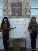 
        Мемориальная плита герою России <nobr>Мудрову М. И.</nobr>, Россия