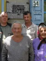 Мемориальная доска в честь Героя Советского Союза мл. лейтенанта Котельникова Михаила Федоровича, Россия, Ростовская область, Морозовский район, хутор Русско-Власовский
