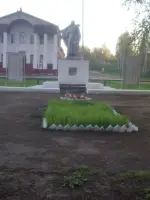 Памятник «Погибшим воинам в годы Великой Отечественной Войны», Центральная улица
