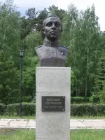Бюст Петра Ивановича Коломина, улица Юнг Северного Флота